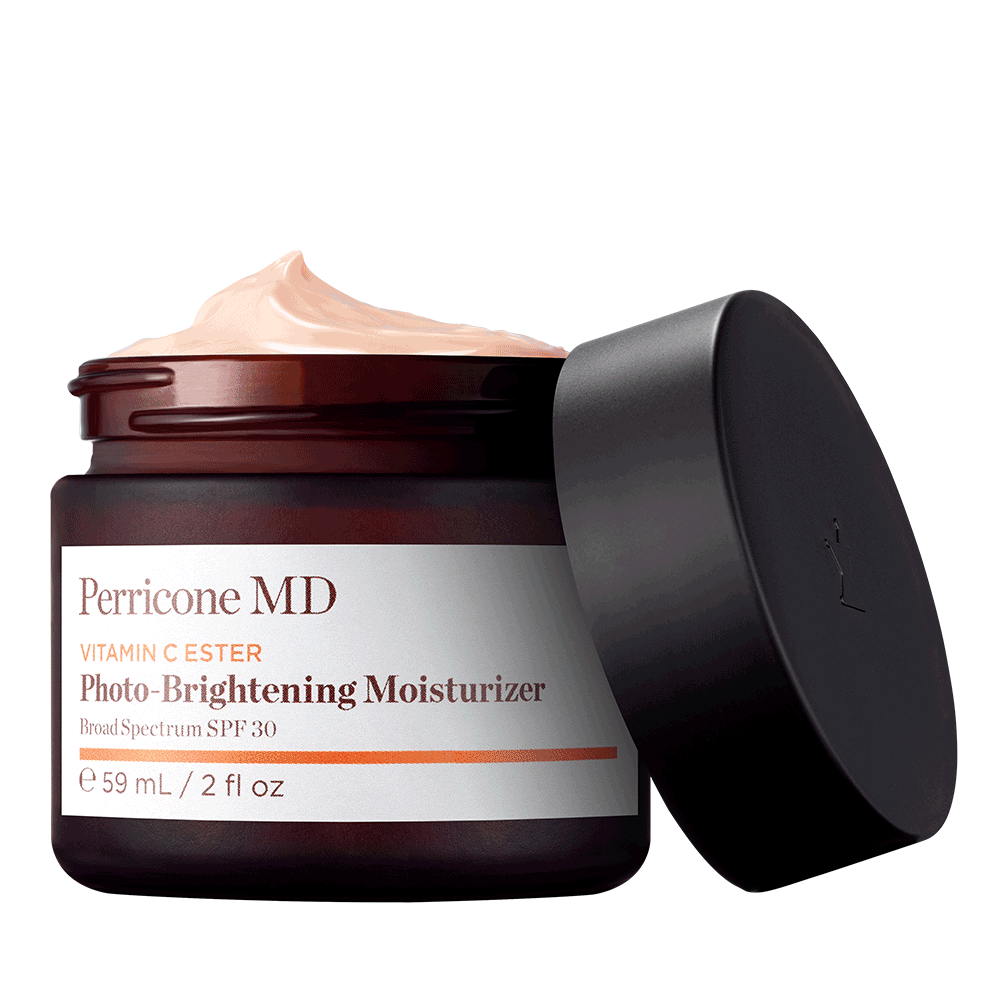 Un frasco abierto con crema Perricone MD Vitamin C Ester Photo Brightening Moisturizer SPF30.