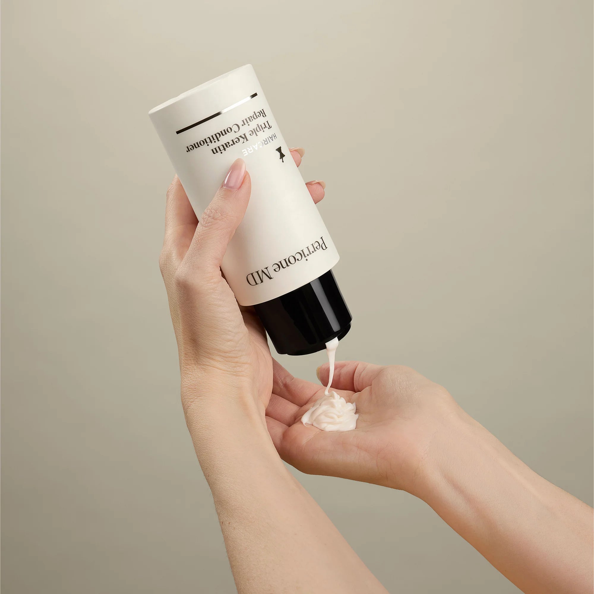 Envase de Perricone MD Triple Keratin Conditioner para el cuidado del cabello dañado o debilitado.