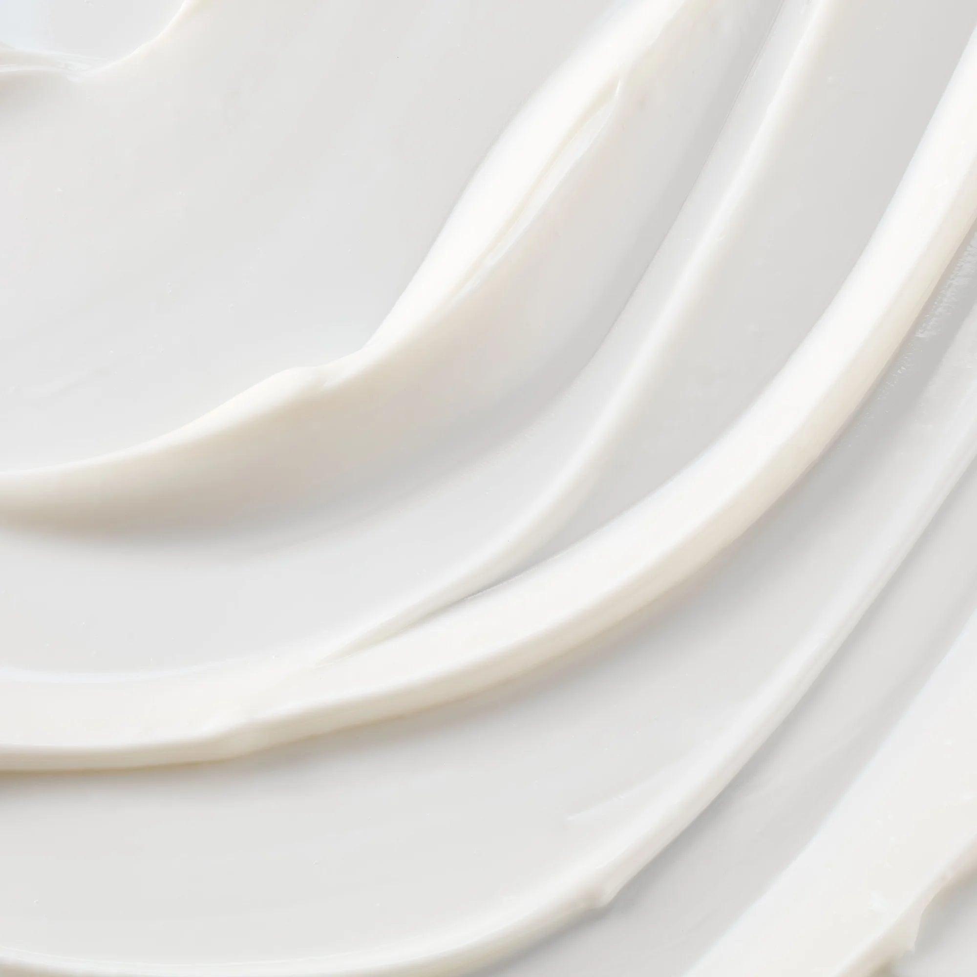 Textura del acondicionador Perricone MD Triple Keratin Conditioner con fórmula de triple queratina.