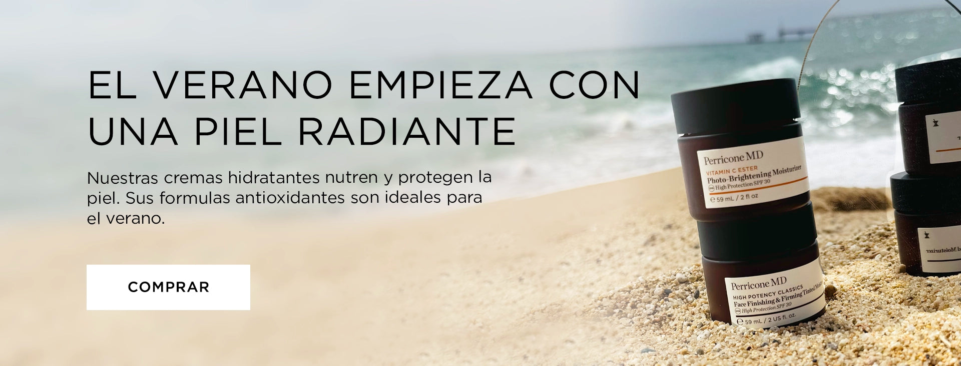Las cremas hidratantes Photo Brightening Moisturizer y Face Finishing & Firming Tinted Moisturizer fotografiadas en la playa 